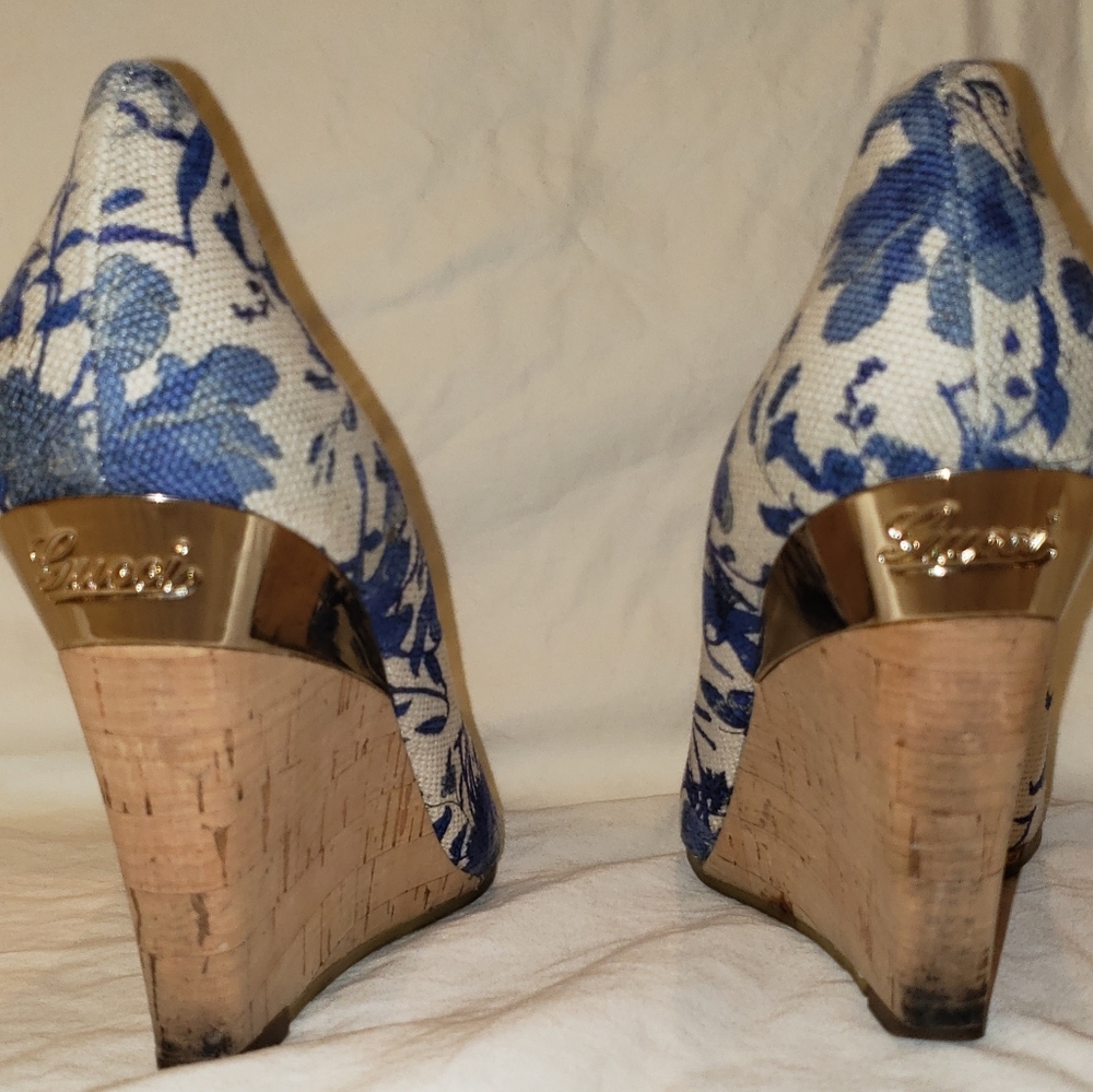 GUCCI FLORAL OPEN TOE WEDGES